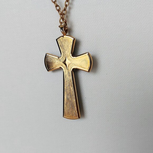 1970's Vintage Jade Green Avon Juliet Cross Pendant - Picture 4 of 6